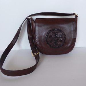 TORY BURCH LOGO CROSSBODY BAG,LEATHER,8"X8.5"X2.5"